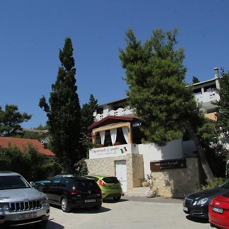 Novalja Guesthouse Economy Rooms Exteriér fotografie
