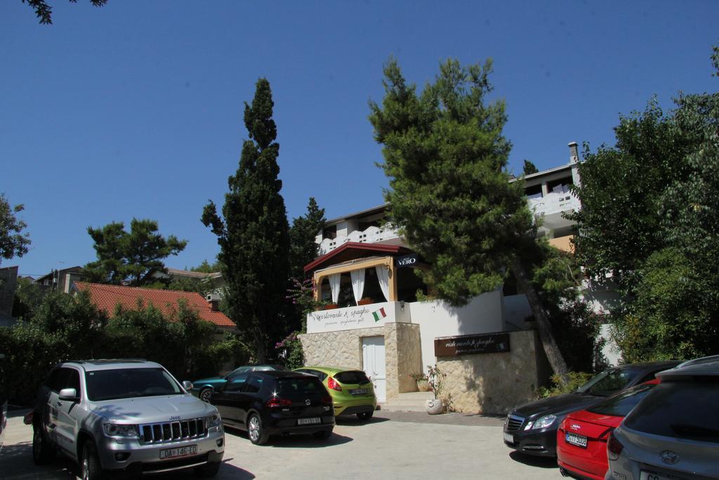 Novalja Guesthouse Economy Rooms Exteriér fotografie